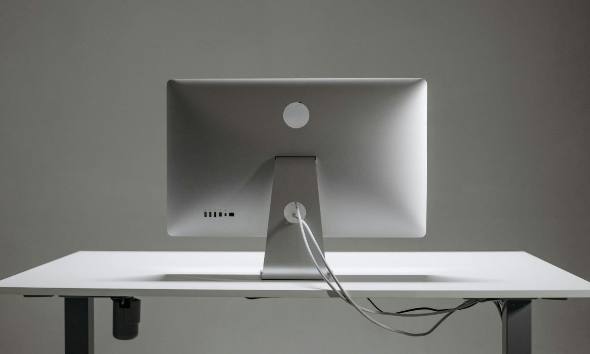 how to make a computer table more ergonomic